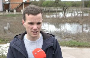 Volonteri i omladina pomažu poplavljene