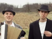 Srbijanski studenti u blokadi rekreirali kultnu scenu iz filma “Ko to tamo peva?”, snimak osvaja mreže