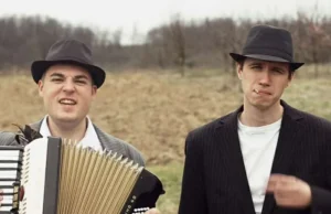 Srbijanski studenti u blokadi rekreirali kultnu scenu iz filma “Ko to tamo peva?”, snimak osvaja mreže