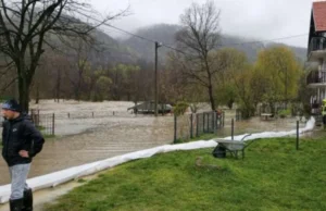 Ključ na ivici poplave, vodostaji rastu, kuće brane vrećama s pijeskom