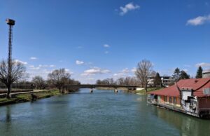 Sunčano vrijeme uz malu do umjerenu oblačnost