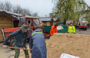 Sanjani sa zebnjom dočekuju noć: Napunjeno 15.000 vreća s pijeskom, putevi odsječeni