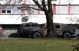 Vozila EUFORA raspoređena po Banjaluci, na nebu helikopteri