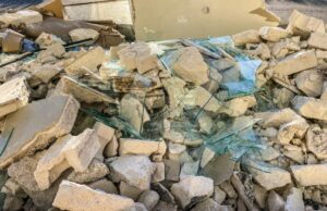 Pao dio fasade zgrade u Novom Sadu: Povrijeđena žena