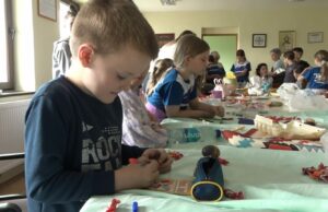 MALIŠANI IZ KUD-a „OMARSKA“ ŠARALI I BOJILI VASKRŠNJA JAJA