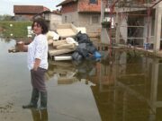 Prijedorsko naselje već 15 dana pod vodom i muljem, mještani kažu da su ih nadležni zaboravili