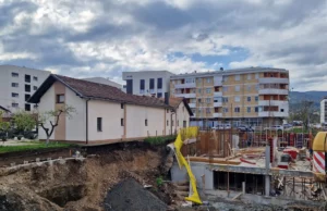 Porodična kuća u Banjaluci pred urušavanjem, investitor tvrdi da je “sve rađeno po projektu”