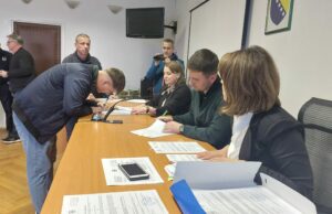 Sanski Most: Potpisani ugovori o stipendiranju studenata