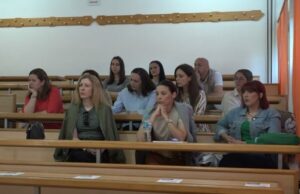 UDRUŽENJE PROSVJETNIH RADNIKA „IPAK SE OKREĆE“ – ZALAGANJE ZA POBOLJŠANJE SVEUKUPNOG POLOŽAJA PROSVJETNIH RADNIKA