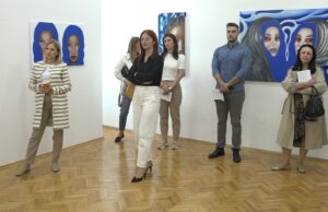 U Muzeju Kozare otvorena izložba „Klonirane stvarnosti“