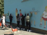 Učenici oslikali murale na fasadi OŠ „Dositej Obradović“