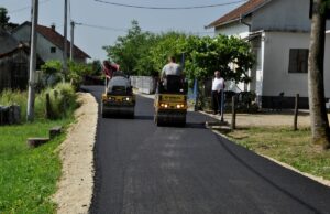 U toku asfaltiranje ulica u više gradskih naselja