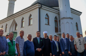 Član Predsjedništva BiH klanjao Bajram u Prijedoru