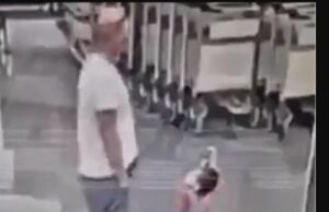 Pozitivne vijesti: Dječak koji je bačen na moskovskom aerodromu probudio se bez oštećenja mozga