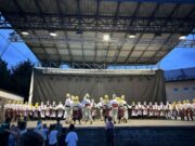 U Ljetnoj bašti održano „Veče folklora“