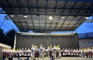 U Ljetnoj bašti održano „Veče folklora“