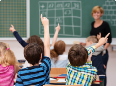 Učenici napali profesoricu na času, zadobila je povrede