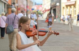 Djevojčica sa violinom dirnula mnoga srca: Sead Alagić iz Gradiške spreman da pokloni konja Vanji Krunić