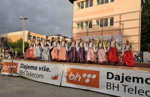 Kozarac: Održana 15. smotra folklora – ples, tradicija i zajedništvo