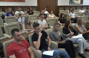 DESET OMLADINSKIH ORGANIZACIJA SA STOTINJAK AKTIVNIH ČLANOVA