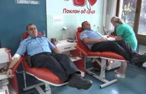 Policajci darivali krv