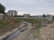 Počela izgradnja pješačkog mosta preko Puharske između naselja Raškovac i Pećani