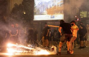 Bilans sinoćnjih nemira u Srbiji: Povrijeđeno desetine ljudi, uhapšeno 37 osoba