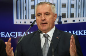 Radovan Višković i zvanično podnio ostavku, bira se nova vlada