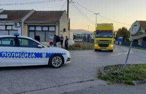 Potpuni kolaps na putevima u BiH: Kamioni parkirani na gradskim saobraćajnicama, magistralama, carinama i granicama