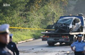 Teška saobraćajna nesreća na bh putevima: Automobil udario u betonski stub, jedna osoba poginula