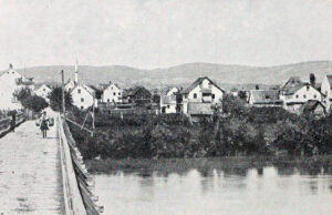 Gradski most u Prijedoru – od skele do savremene konstrukcije Drveni most na Sani oko 1920. godine