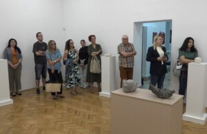 U Muzeju Kozare otvorena izložba „Moć, snaga prirode i kamena“
