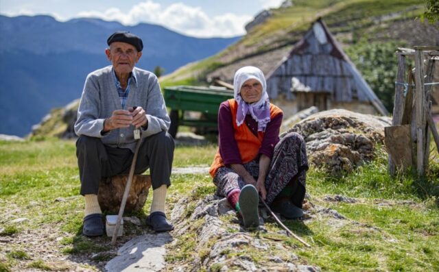 aa-20250928-39248492-39248449-bosansko-selo-lukomir-dragulj-bjelasnice-i-mjesto-gdje-se-dodiruju-planine-i-nebo