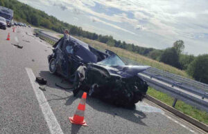 Teška nesreća na bh auto-putu, automobil u potpunosti smrskan