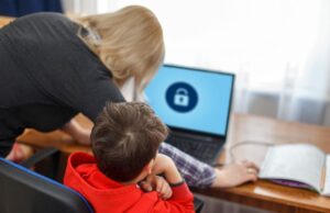 Zaštita na internetu: Najvažnije stvari koje roditelji moraju da kažu svojoj djeci