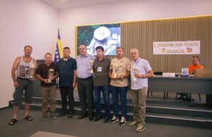 Titulu najkvalitetnijeg meda podijelili su Dževad Selimović iz Gradačca za lipov i Enes Bahtić iz Sanskog Mosta za bagremov med