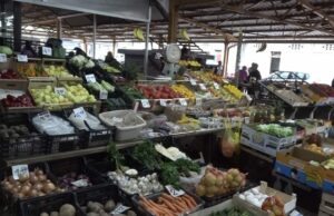 Raznovrsna ponuda na pijaci u Prijedoru