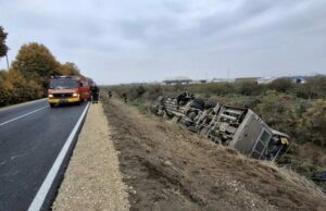 U Srbiji se prevrnuo autobus pun putnika