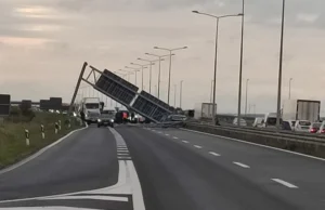 Srbija: Ogromna konstrukcija s putokazima pala na saobraćajnicu autoputa Beograd – Novi Sad