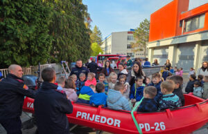 Teritorijalna vatrogasno-spasilačka jedinica Prijedor danas je otvorila svoja vrata najmlađim sugrađanima