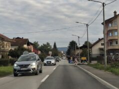 Oblačno sa slabom kišom