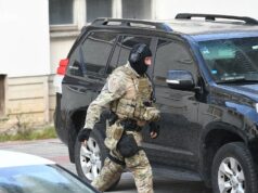 SIPA upala u kuću u Ljubuškom: Štampali majice sa znakom HOS-a