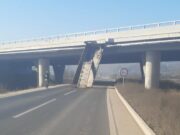 Vozio kamion s podignutom prikolicom, udario u nadvožnjak auto-puta kod Doboja