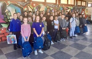 Torbe i školski pribor za učenike područnih škola na Lijevoj obali Sane