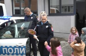 Prijedorska policija organizovala “Dan otvorenih vrata” za najmlađe