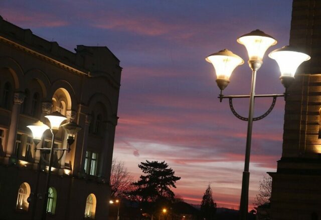 banjaluka-rasvjeta-sumrak-gradska-uprava-872x600