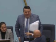 Haos na sjednici NSRS: Radislav Dončić gađao Nenada Stevandića i vikao mu “đubre jedno”