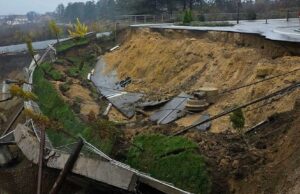 Urušio se put u Kragujevcu, stabilnost terena i dalje ugrožena