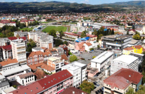 Upravljao neregistrovanim vozilom i bez vozačke, duguje i 39 800 Km za kazne