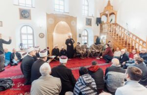 PROUČEN TEVHID NARODNOM HEROJU ADILU BEŠIĆU U ČARŠIJSKOJ DŽAMIJI U PRIJEDORU